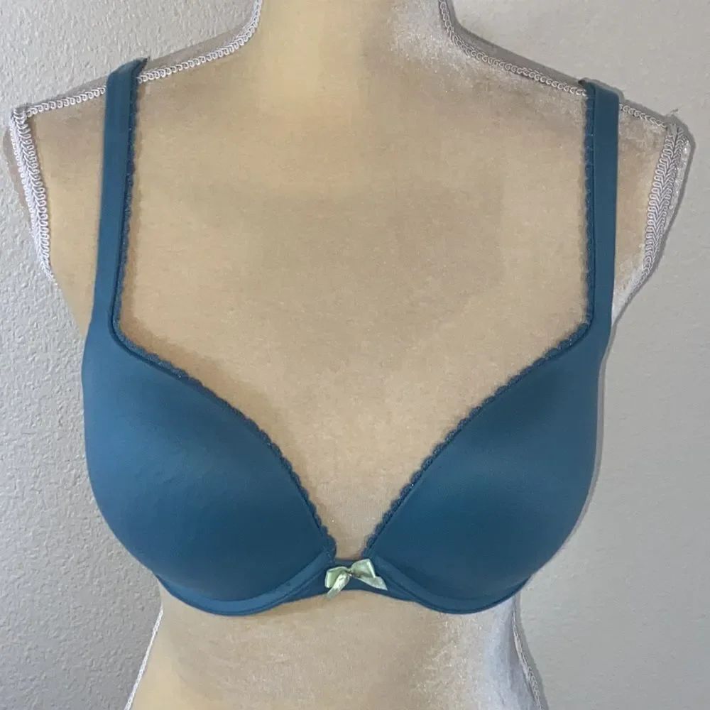 VICTORIAS SECRET BRAS SIZE 34D